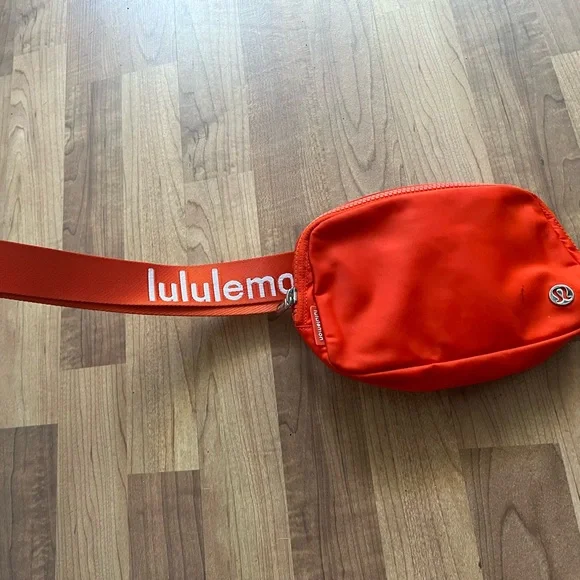 Lululemon everywhere belt bag solar/orange - Picture 3 of 5